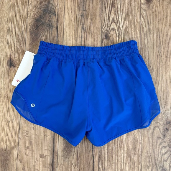 NWT Lululemon Hotty Hot High Rise Shorts 2.5" In Cerulean Blue Size 8 - Picture 1 of 6